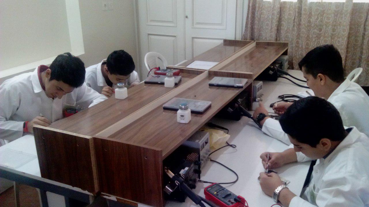 کارآموزان تعمیرکار تلفن همراه | شهریورماه 96